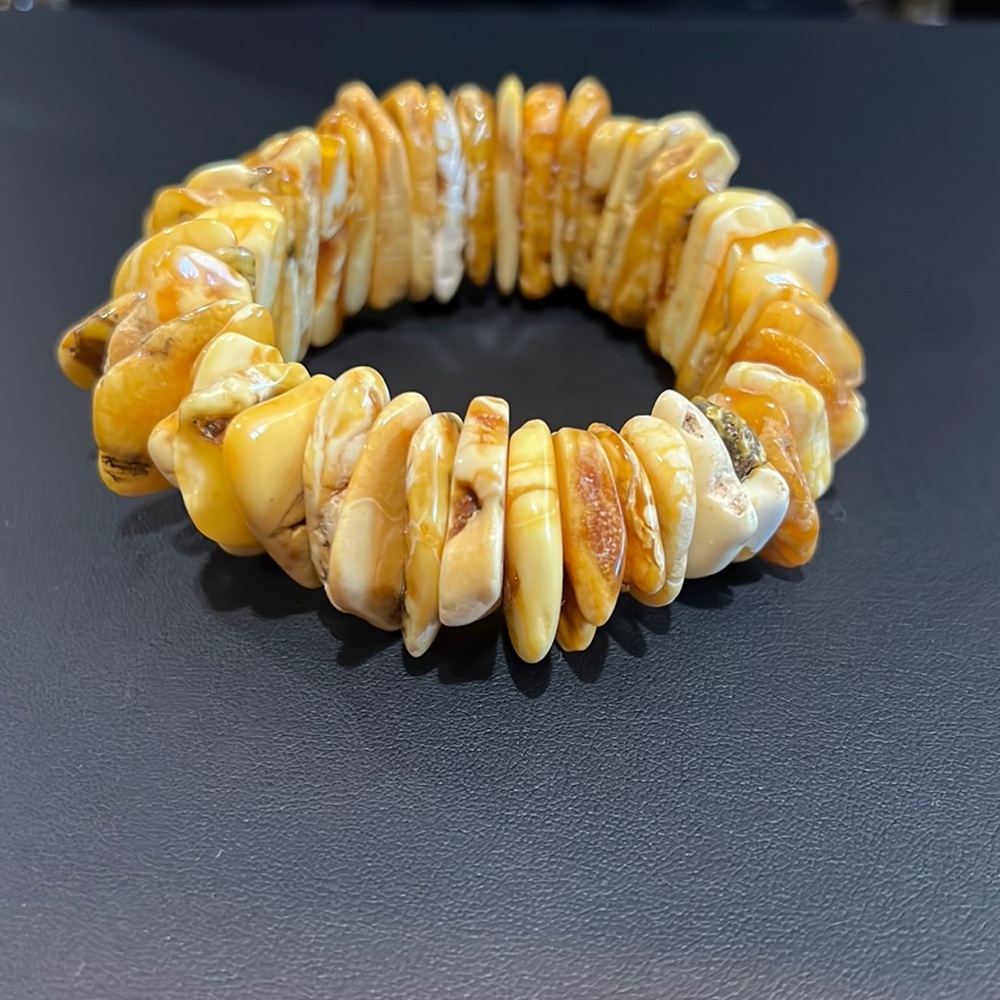 Yellow amber gemstone stretch bracelet